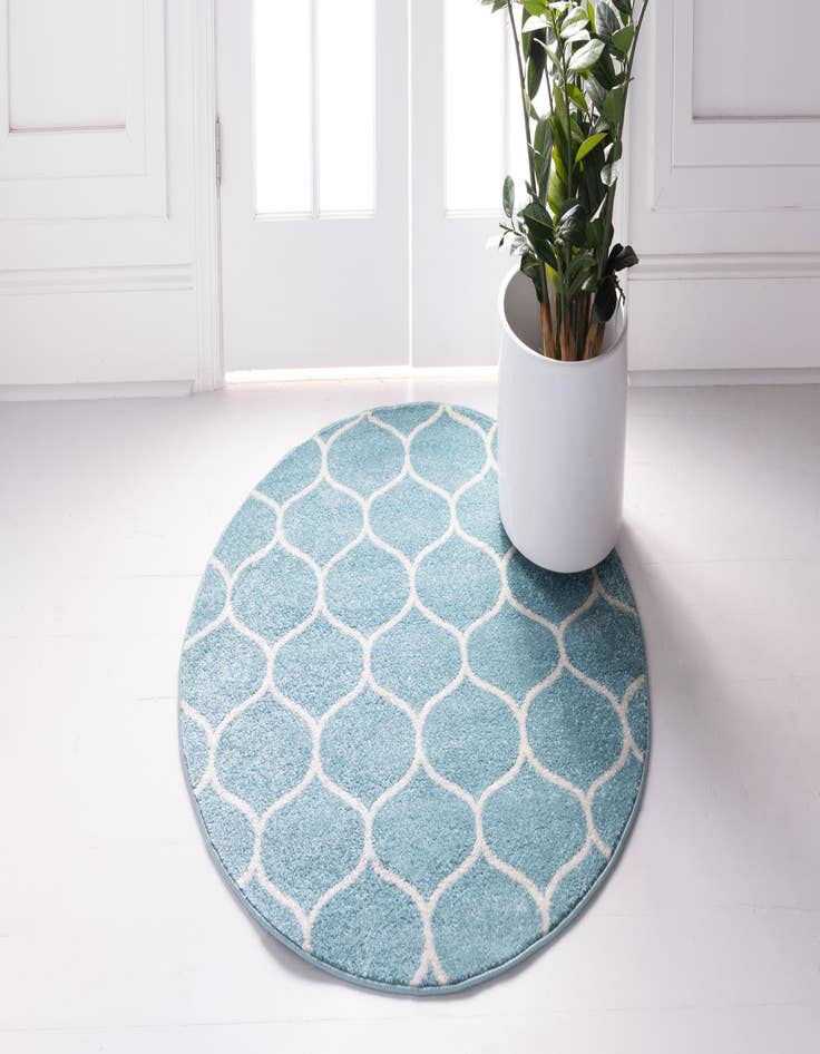 Detail image of  5' 3 x 5' 3 Lattice Frieze Round Rug