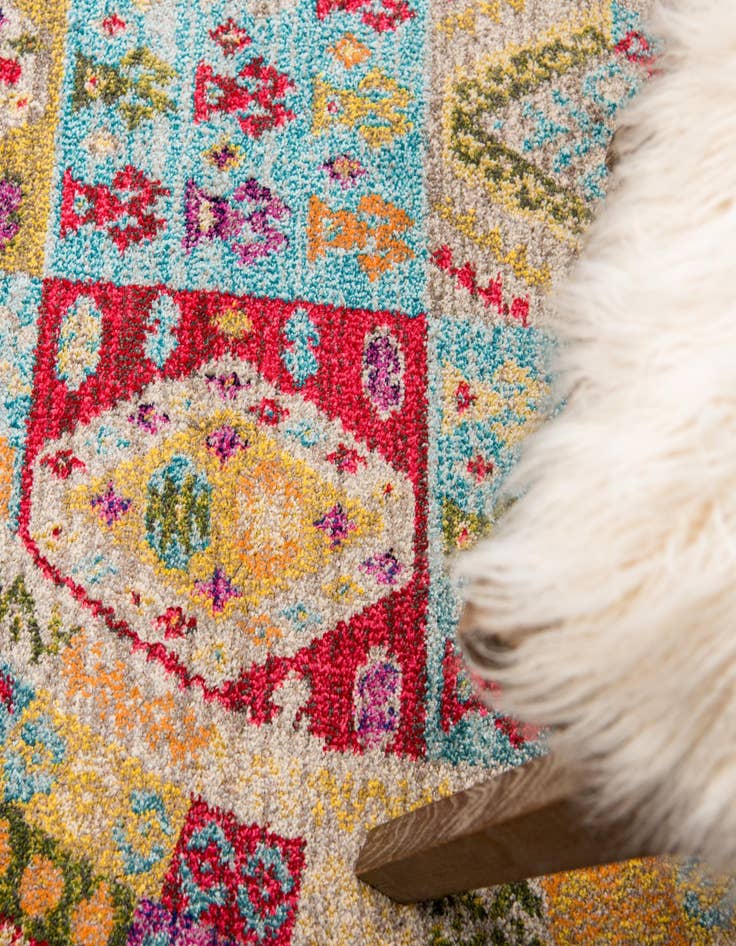 Detail image of  6' x 6'  Washable Mesa Round Rug