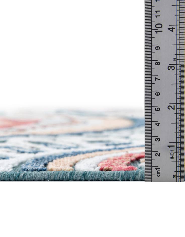 Detail image of  4' 5 x 4' 5  Washable Botanical Indoor / Outdoor Round Rug