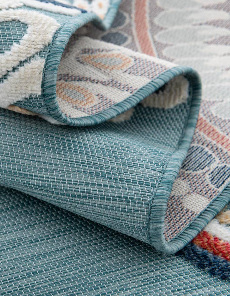 Detail image of  4' 5 x 4' 5  Washable Botanical Indoor / Outdoor Round Rug