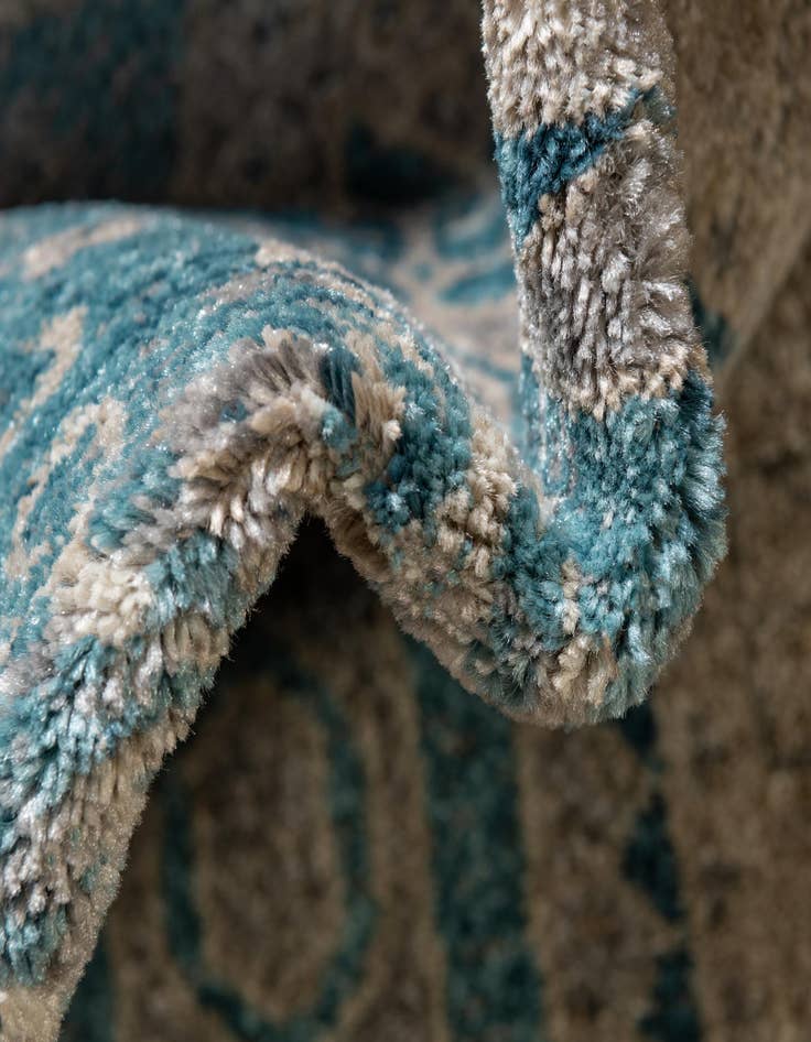 Detail image of  7' 3 x 7' 3 Viola Round Rug