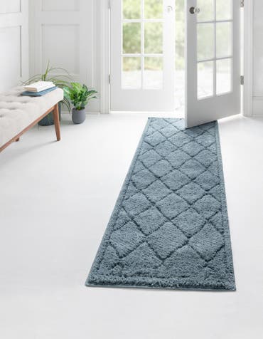  2' 7 x 10' Lattice Shag Runner Rug