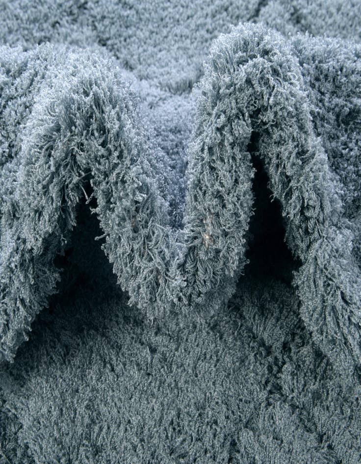 Detail image of  2' 7 x 10' Lattice Shag Runner Rug