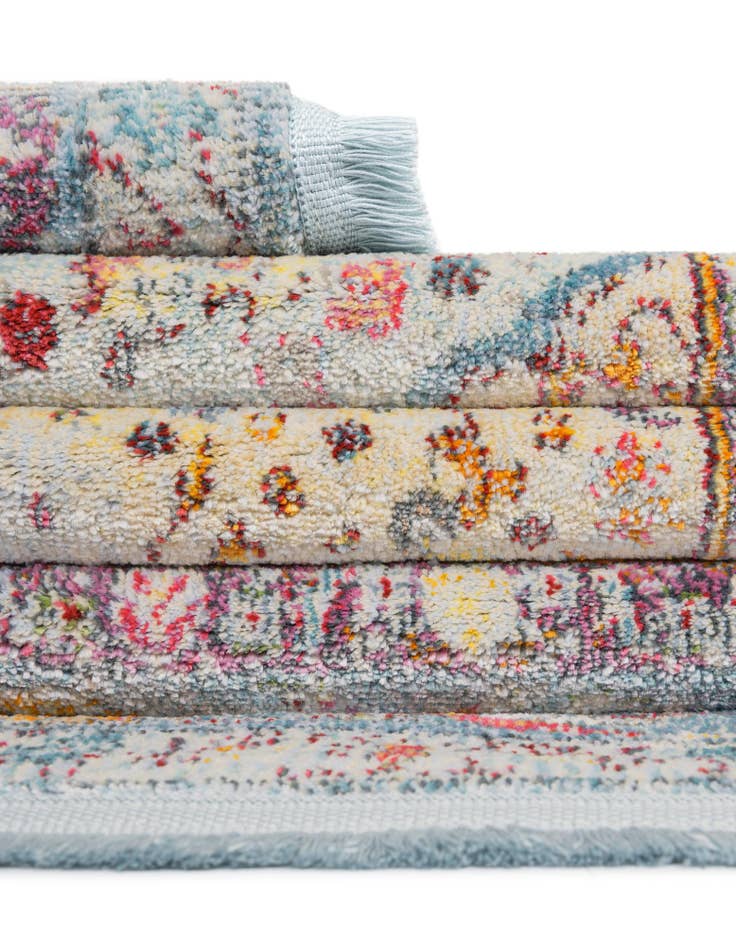 Detail image of  2' 7 x 10' Santiago Runner Rug