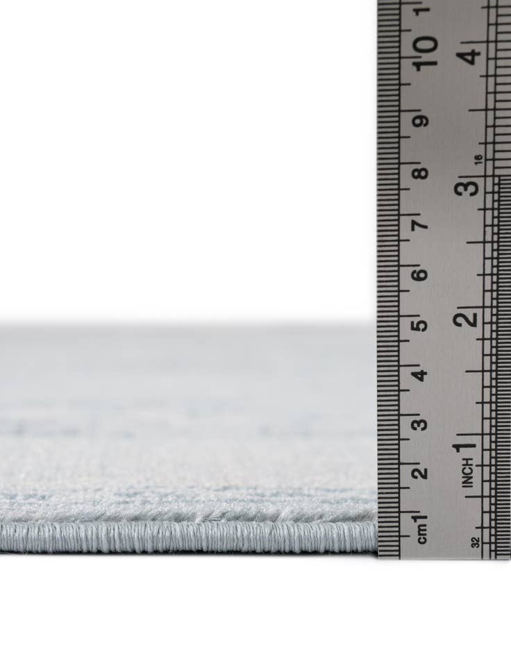 Detail image of  2' 7 x 10' Victoria Runner Rug