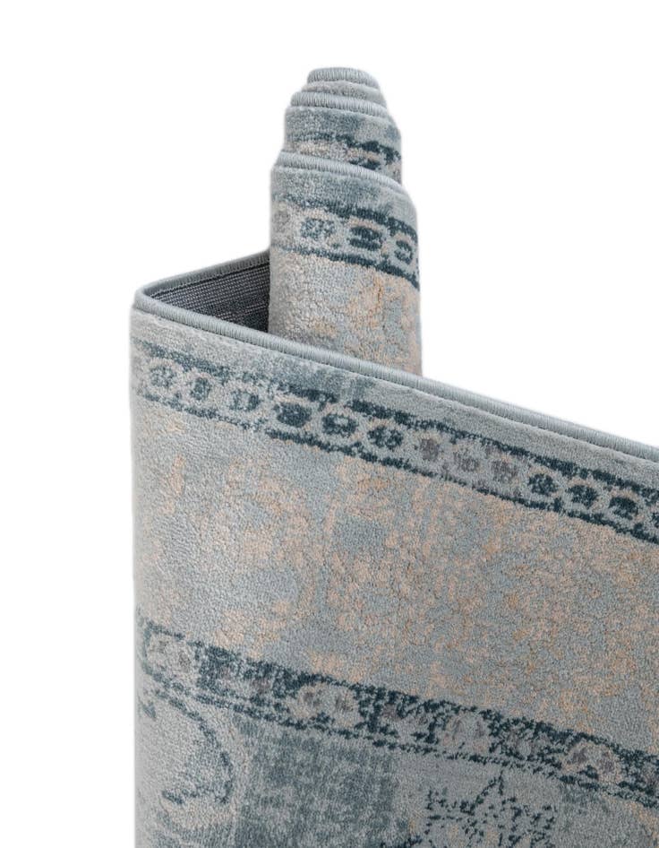 Detail image of  2' 7 x 10' Victoria Runner Rug