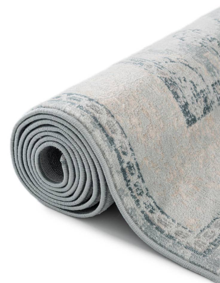 Detail image of  2' 7 x 10' Victoria Runner Rug