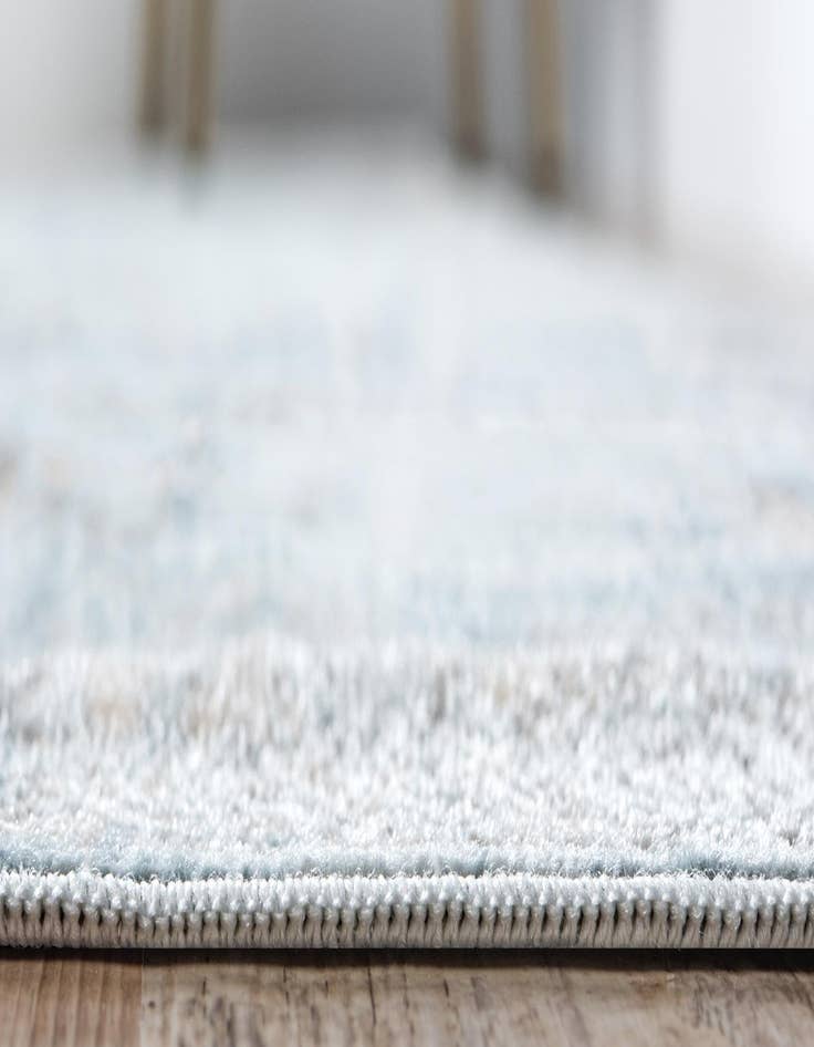 Detail image of  2' 7 x 10' Victoria Runner Rug