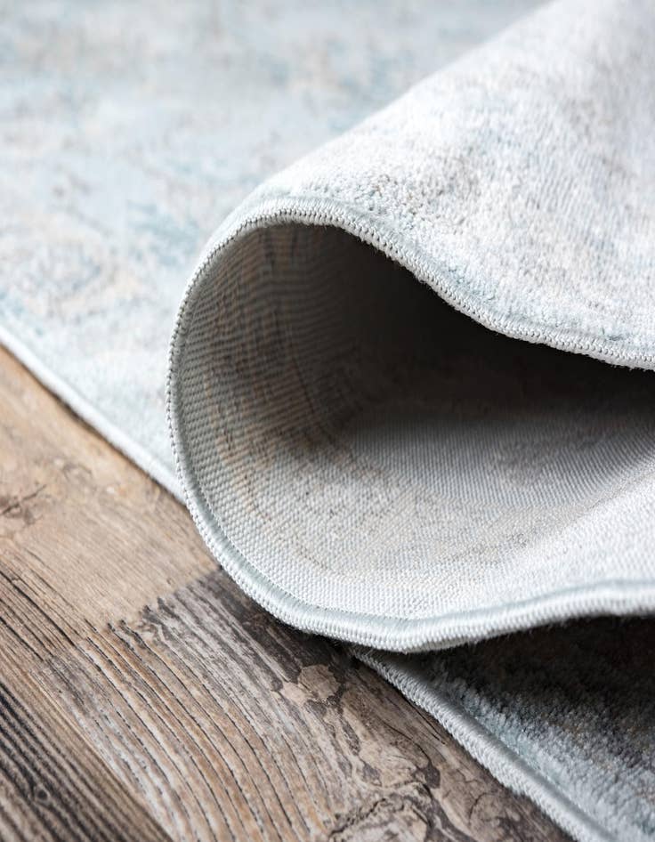 Detail image of  2' 7 x 10' Victoria Runner Rug