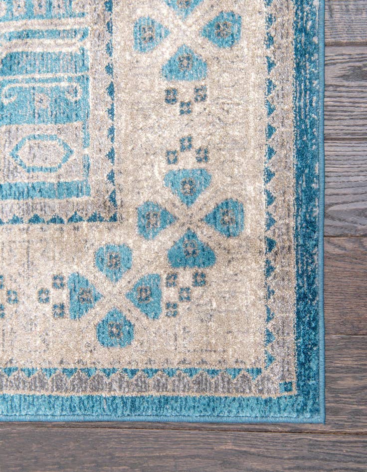 Detail image of  2' 7 x 10' Viola Runner Rug