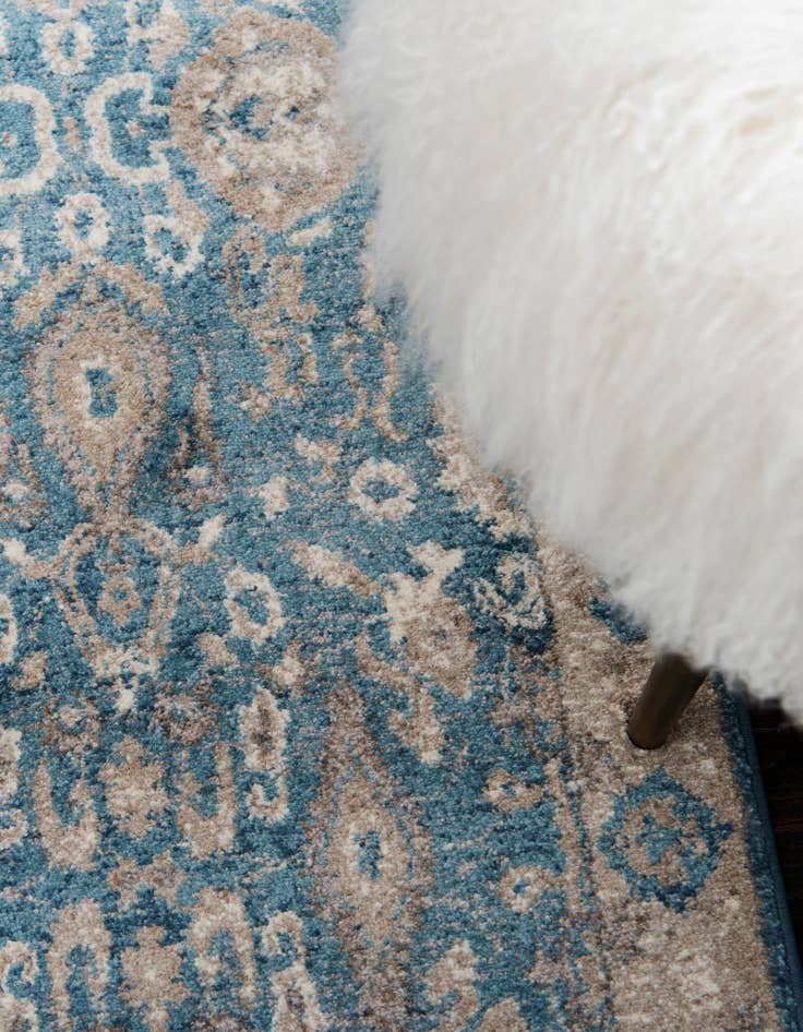 Detail image of  2' 7 x 10' Viola Runner Rug
