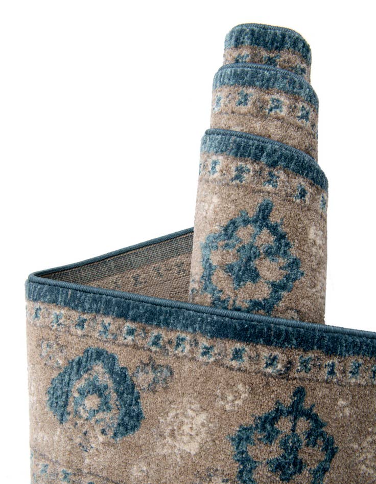 Detail image of  2' 7 x 10' Viola Runner Rug