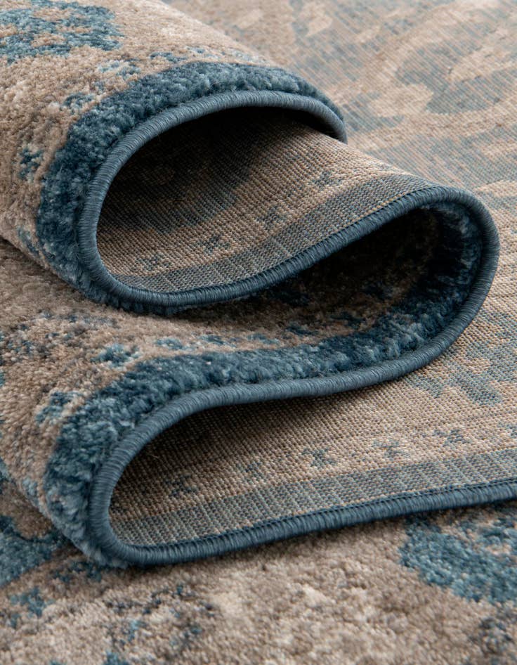 Detail image of  2' 7 x 10' Viola Runner Rug