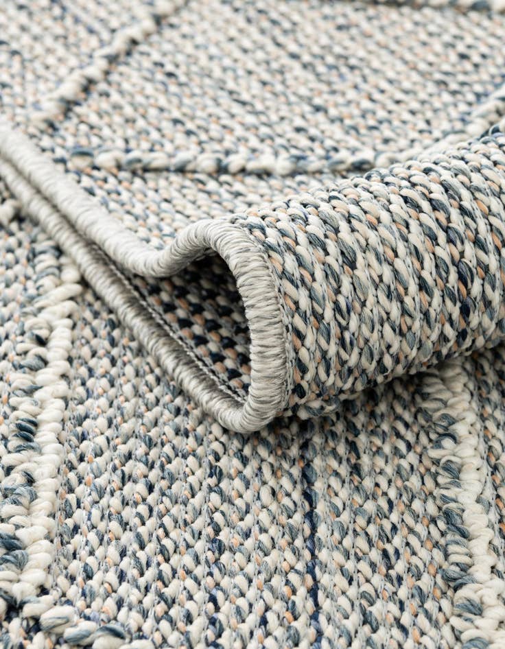Detail image of  7' 10 x 7' 10  Washable Lattice Indoor / Outdoor Square Rug