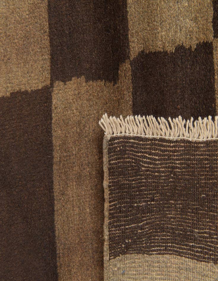 Detail image of  5' 1 x 6' 6  Hand Knotted Modern Ziegler Rug
