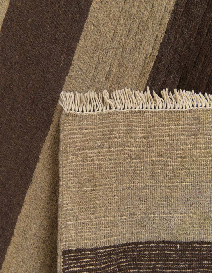 Detail image of  5' 6 x 7' 9  Hand Knotted Modern Ziegler Rug