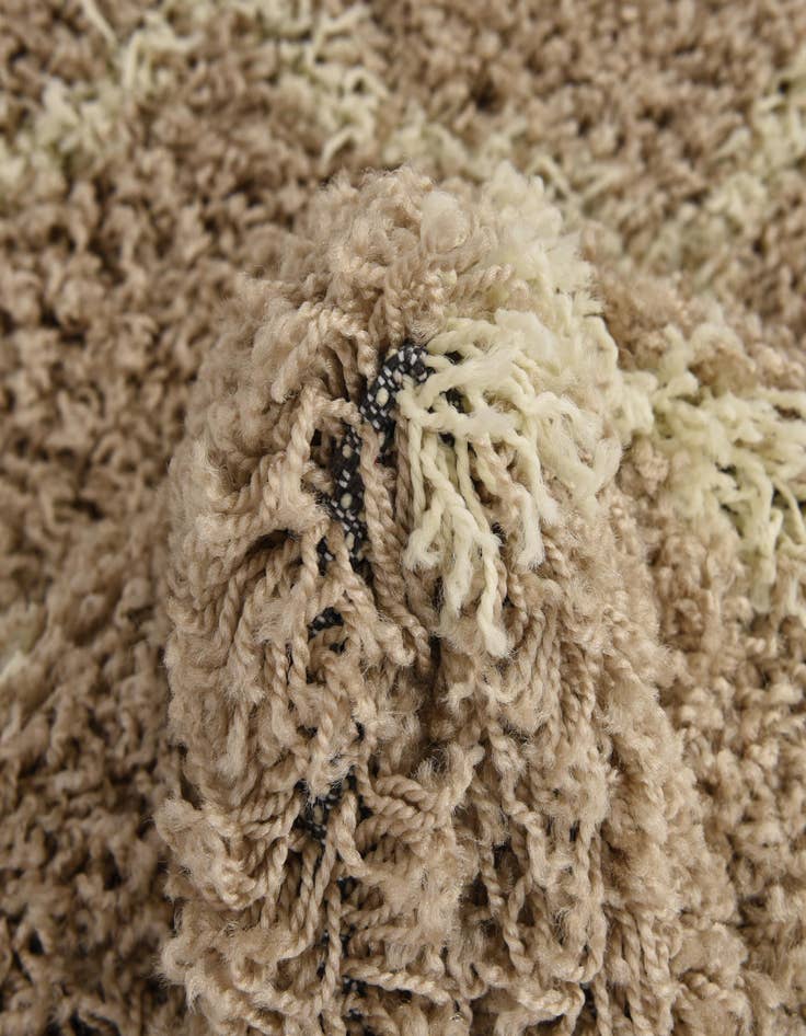 Detail image of  7' 10 x 10' Lattice Shag Oval Rug