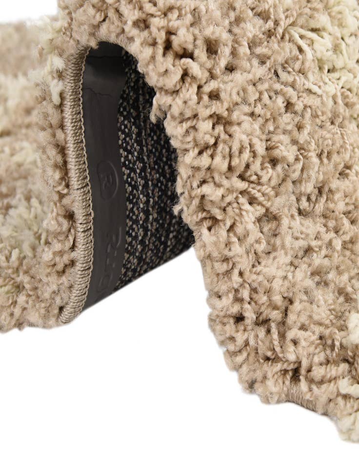 Detail image of  7' 10 x 10' Lattice Shag Oval Rug