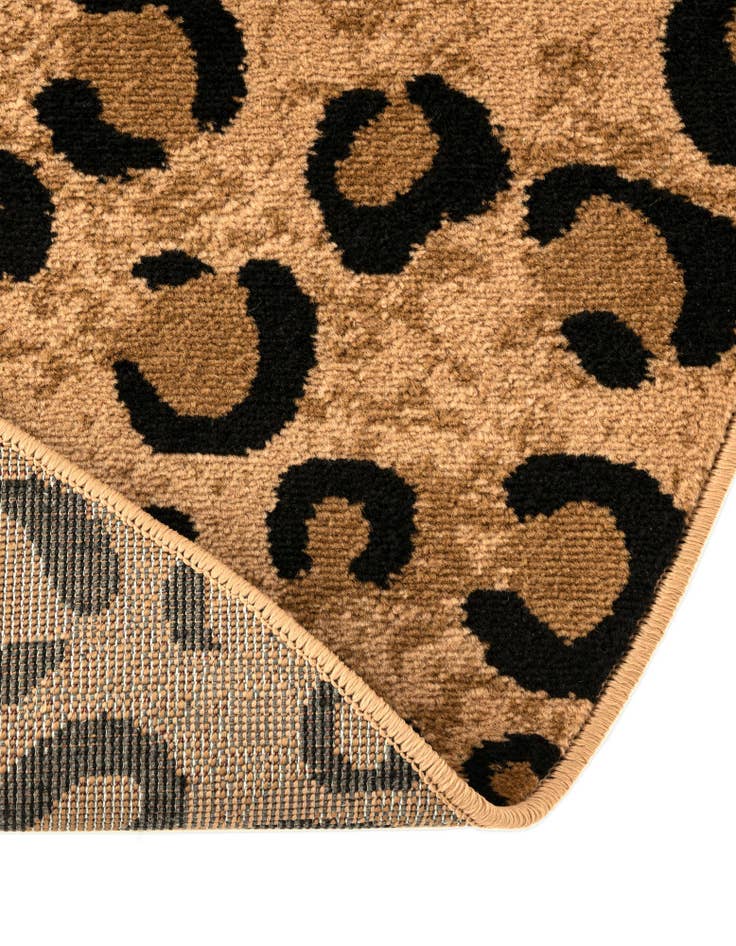 Detail image of  4' 1 x 6' 1 Savannah Oval Rug