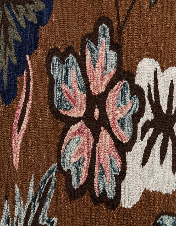 Detail image of  4' x 5' 10 Agra Rug