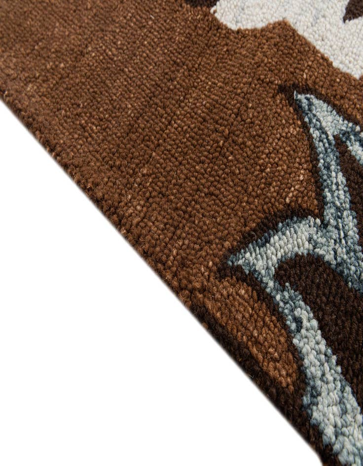 Detail image of  4' x 5' 10 Agra Rug