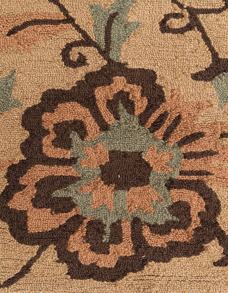 Detail image of  4' x 5' 10 Agra Rug
