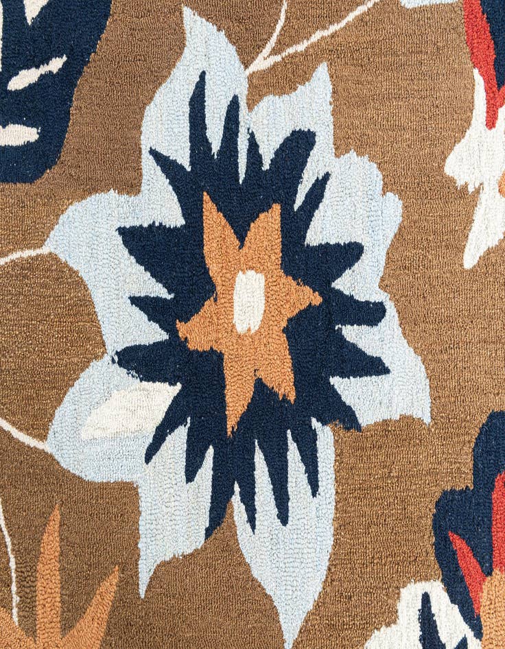Detail image of  5' 1 x 8' Agra Rug