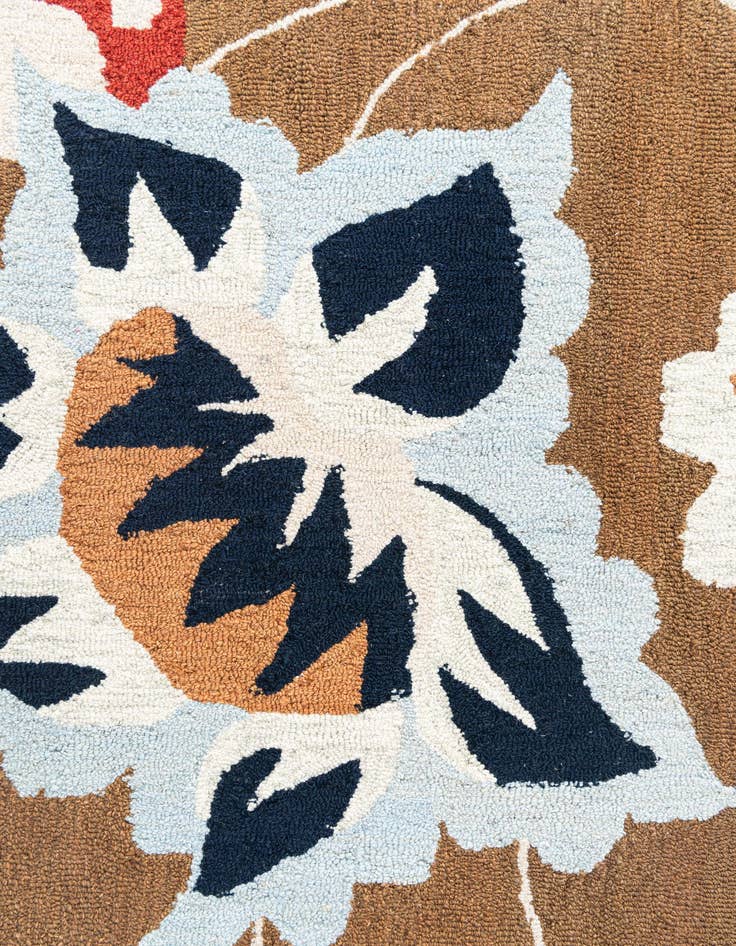 Detail image of  5' 1 x 8' Agra Rug