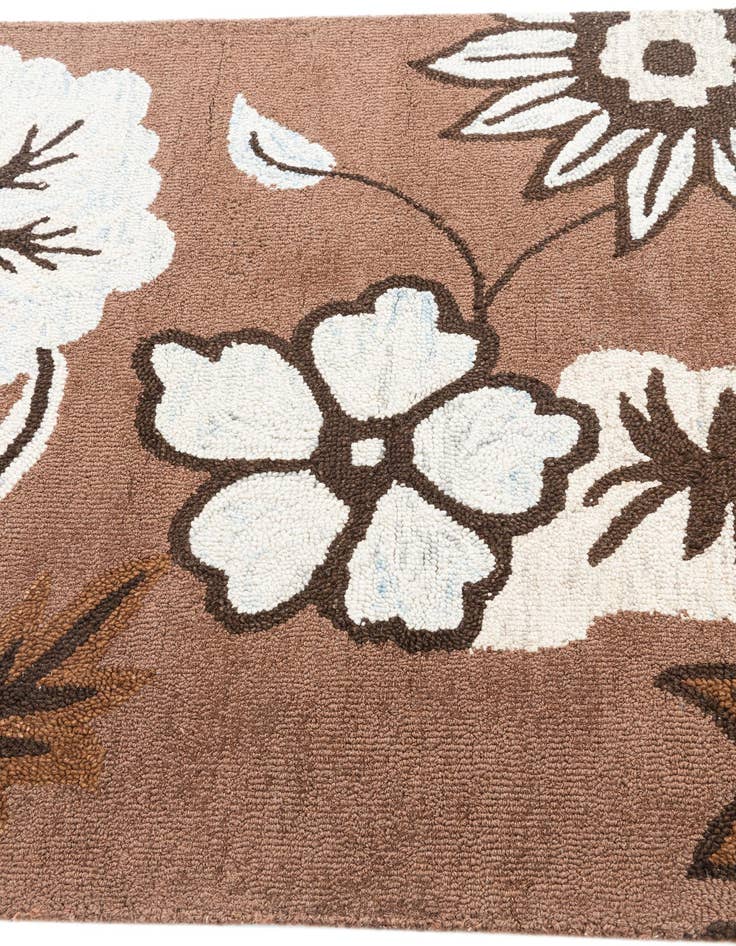 Detail image of  4' 1 x 6' Agra Rug