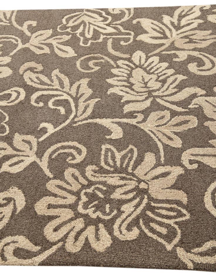 Detail image of  5' x 8' Agra Rug