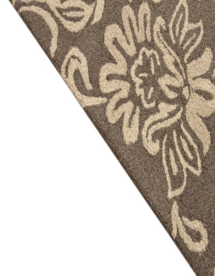 Detail image of  5' x 8' Agra Rug