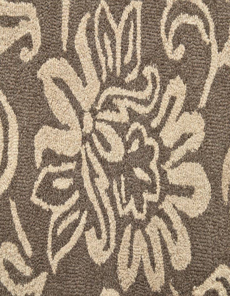 Detail image of  5' x 8' Agra Rug