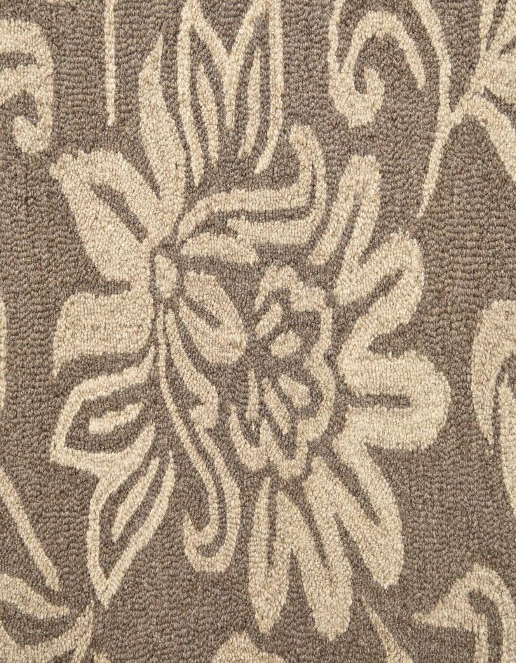 Detail image of  5' x 8' Agra Rug