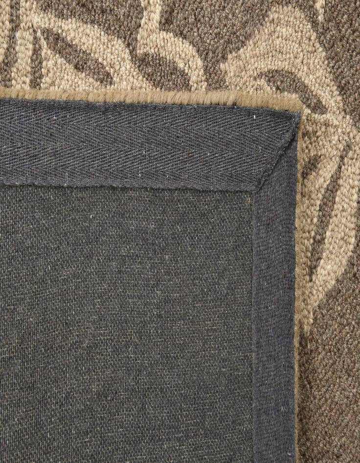 Detail image of  5' x 8' Agra Rug