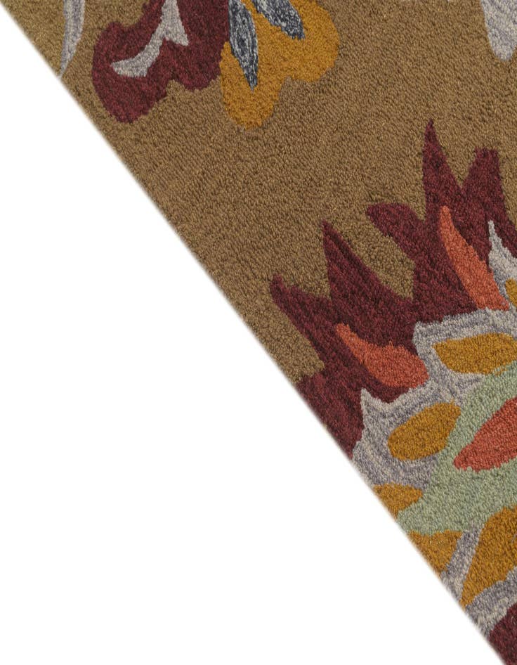Detail image of  5' 1 x 8' 1 Agra Wool Rug