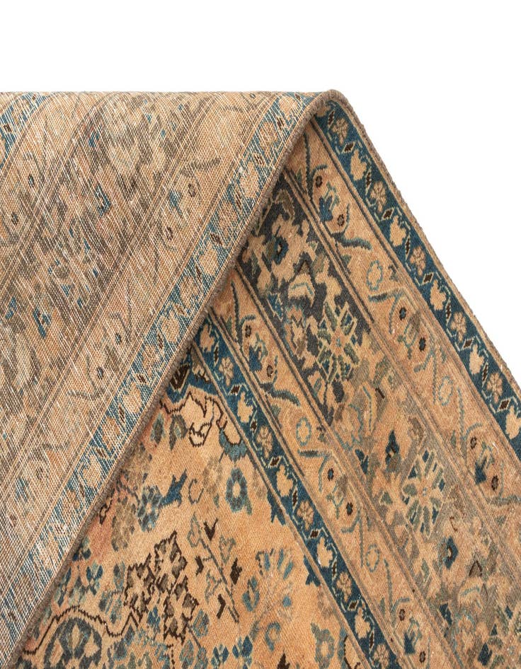 Detail image of  6' 6 x 9' 6 Arak Wool Rug