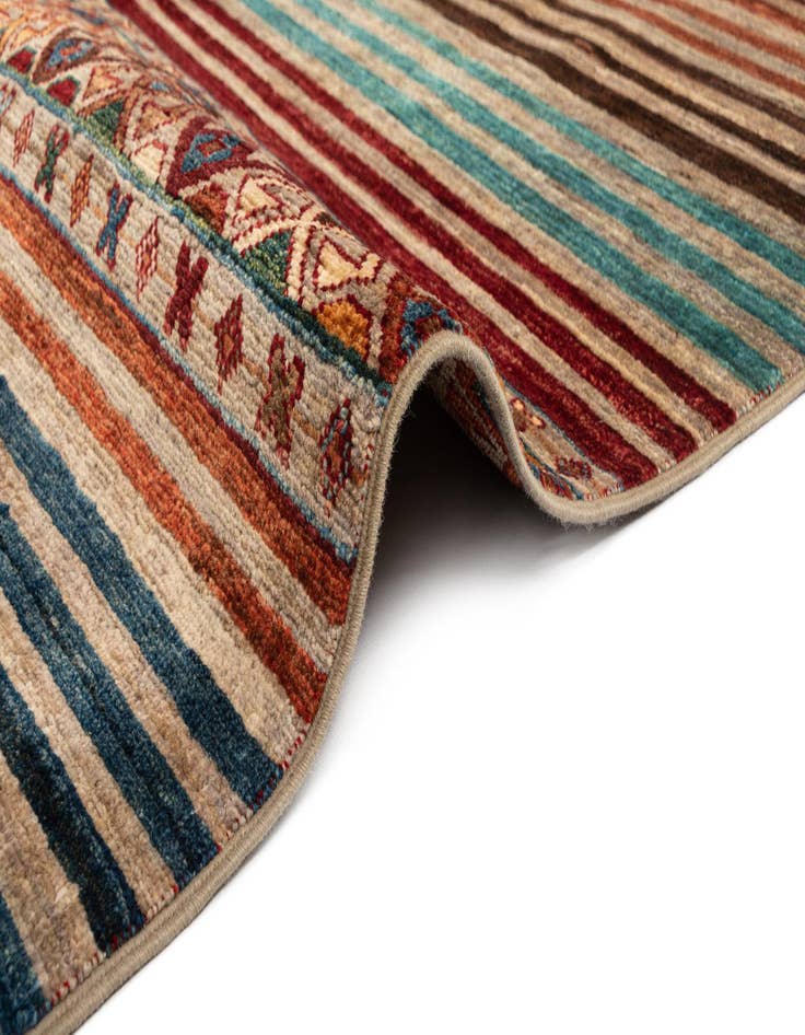 Detail image of  6' 9 x 9' 9 Ariana Rug