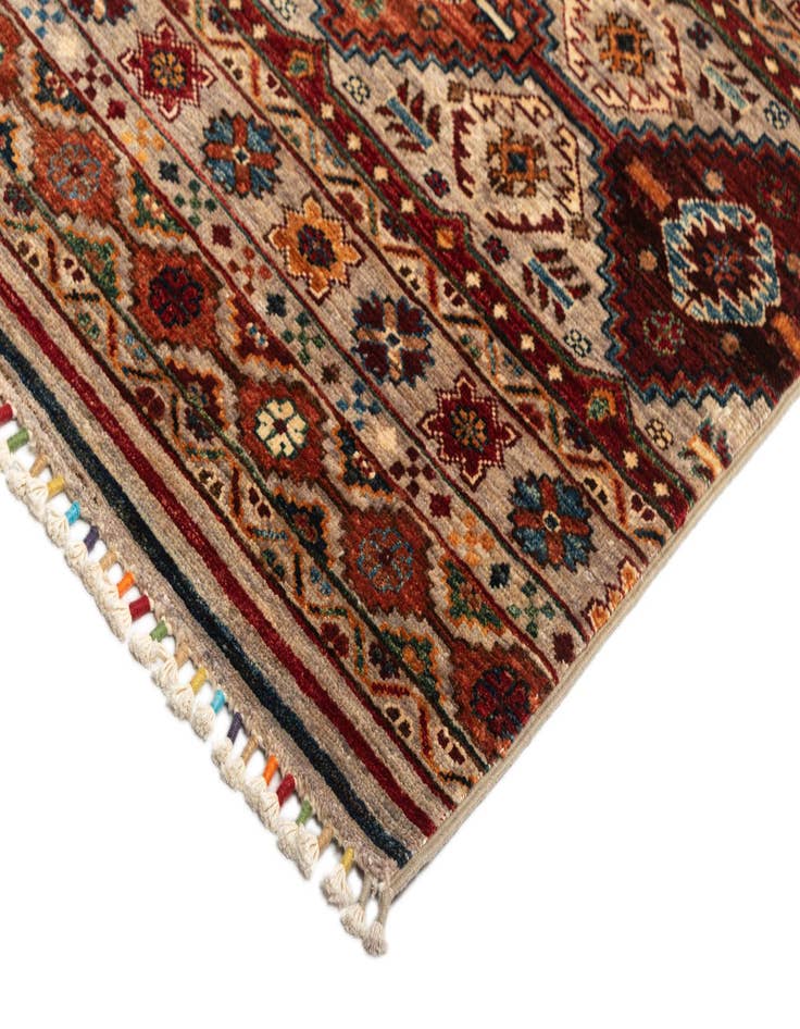 Detail image of  6' 9 x 9' 9 Ariana Rug