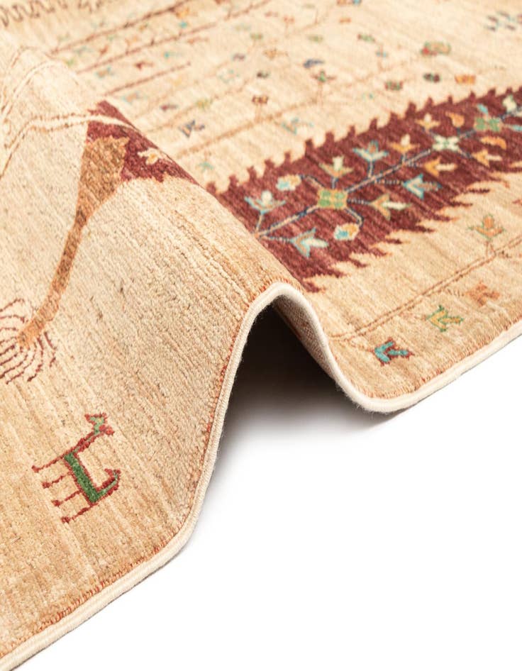 Detail image of  6' 10 x 9' 11 Ariana Rug