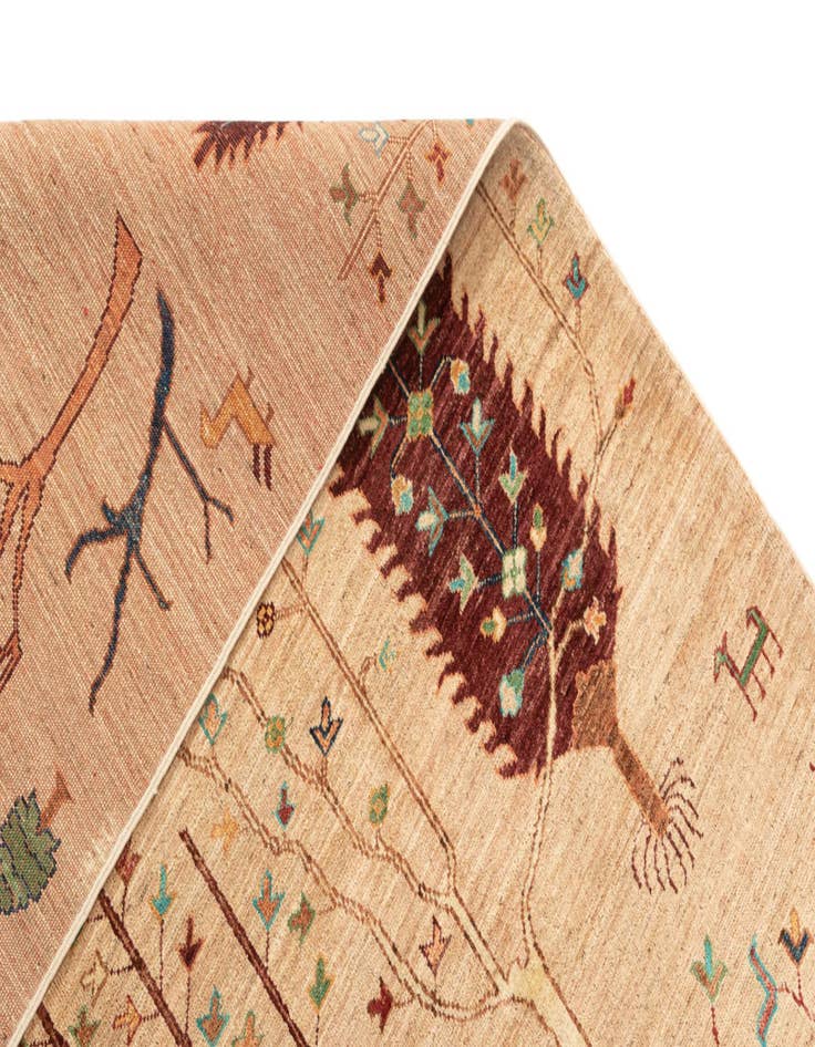 Detail image of  6' 10 x 9' 11 Ariana Rug