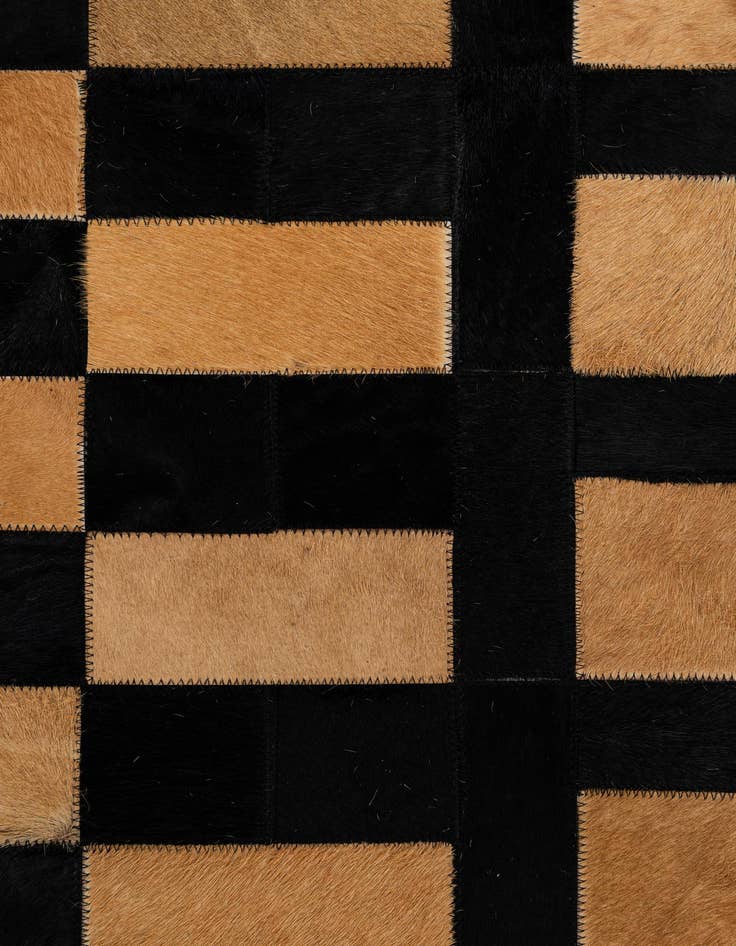 Detail image of  5' 1 x 8' Cowhide - Patchwork Rug