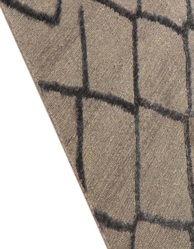 Detail image of  6' 6 x 9' 10  Hand Knotted Darya Wool Rug