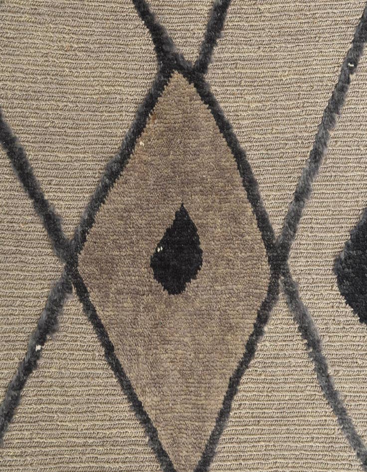 Detail image of  6' 6 x 9' 10  Hand Knotted Darya Wool Rug