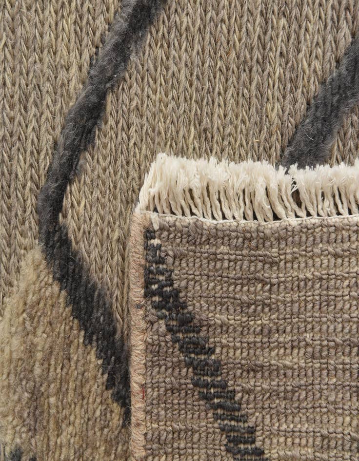 Detail image of  6' 6 x 9' 10  Hand Knotted Darya Wool Rug