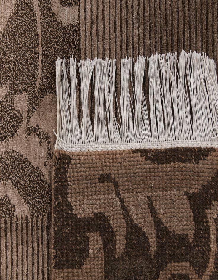 Detail image of  6' 9 x 10' 2  Hand Knotted Darya Wool Rug