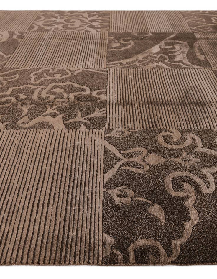 Detail image of  6' 6 x 9' 11  Hand Knotted Darya Wool Rug