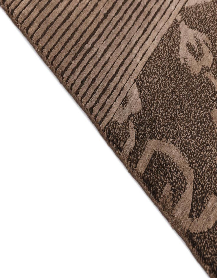 Detail image of  6' 6 x 9' 11  Hand Knotted Darya Wool Rug