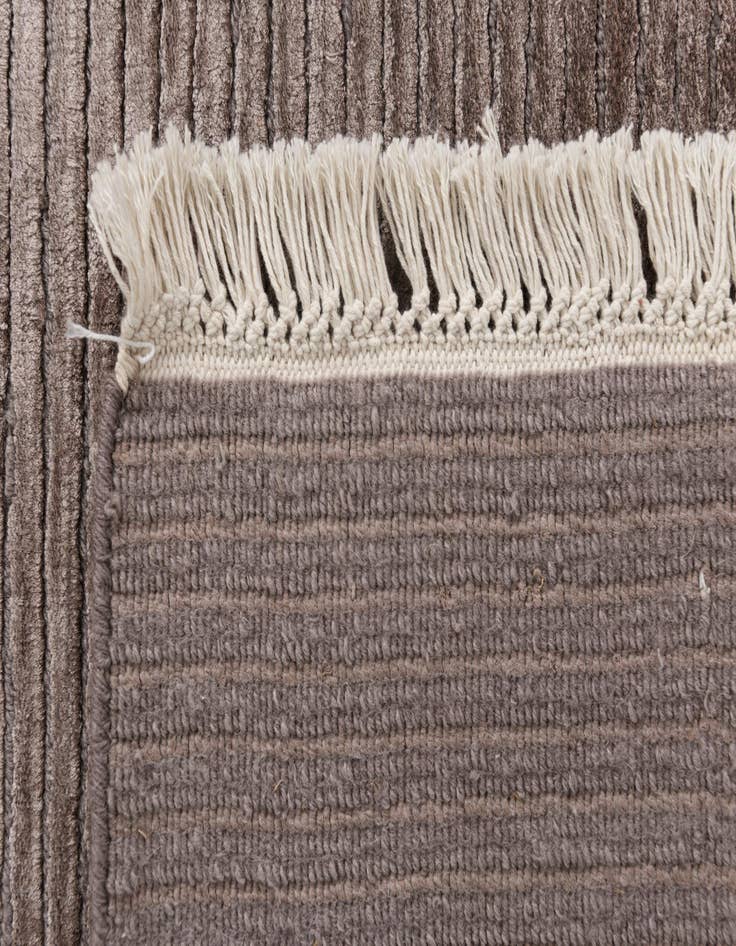 Detail image of  6' 7 x 9' 10  Hand Knotted Darya Wool Rug