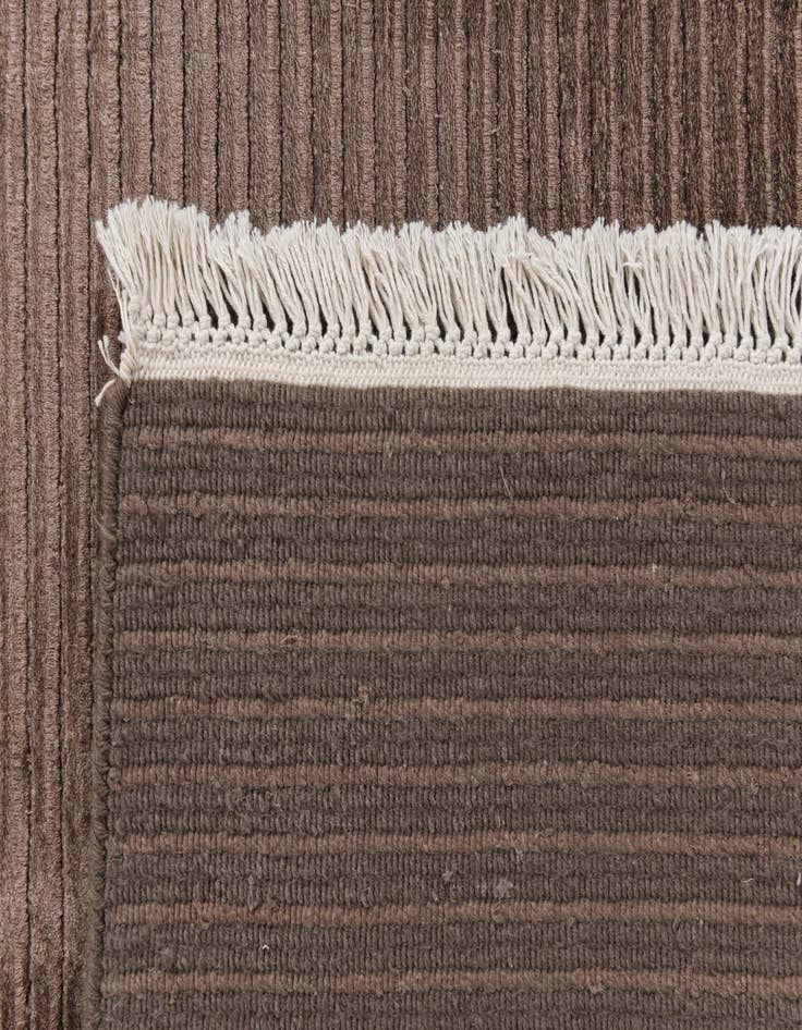 Detail image of  6' 7 x 9' 10  Hand Knotted Darya Wool Rug