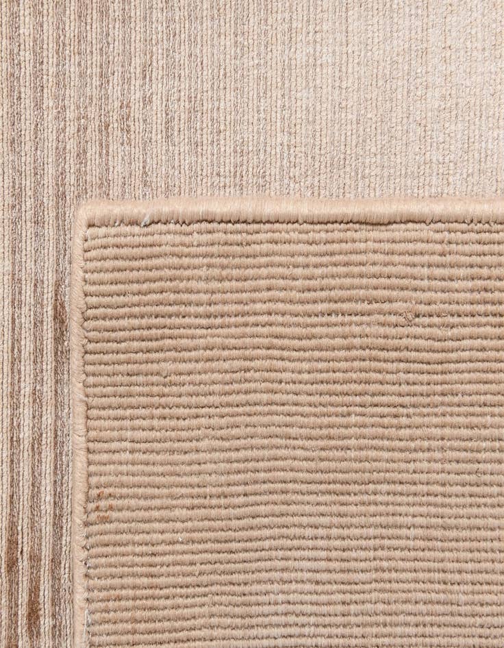 Detail image of  2' 7 x 5'  Hand Knotted Darya Wool Rug